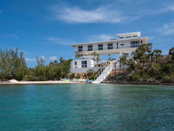 Luxurious Beachfront Estate in Eleuthera